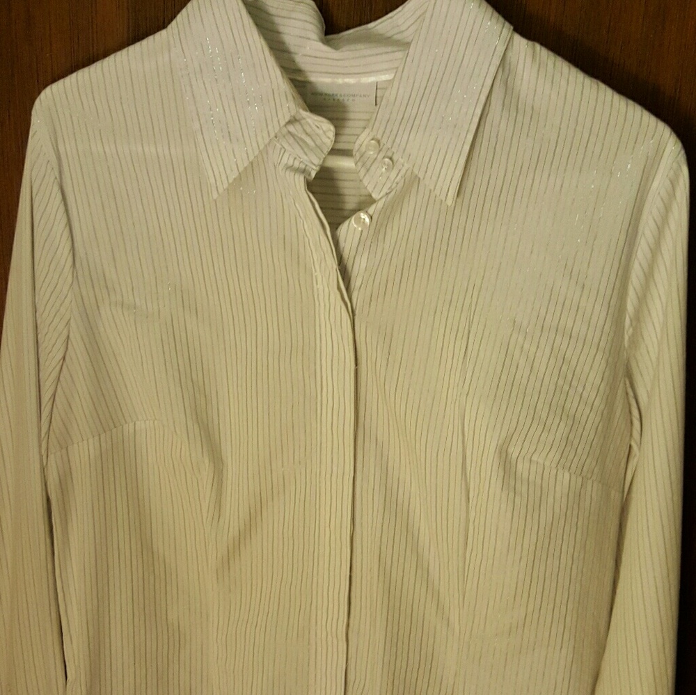 💚 White button down with silver stripes 💚