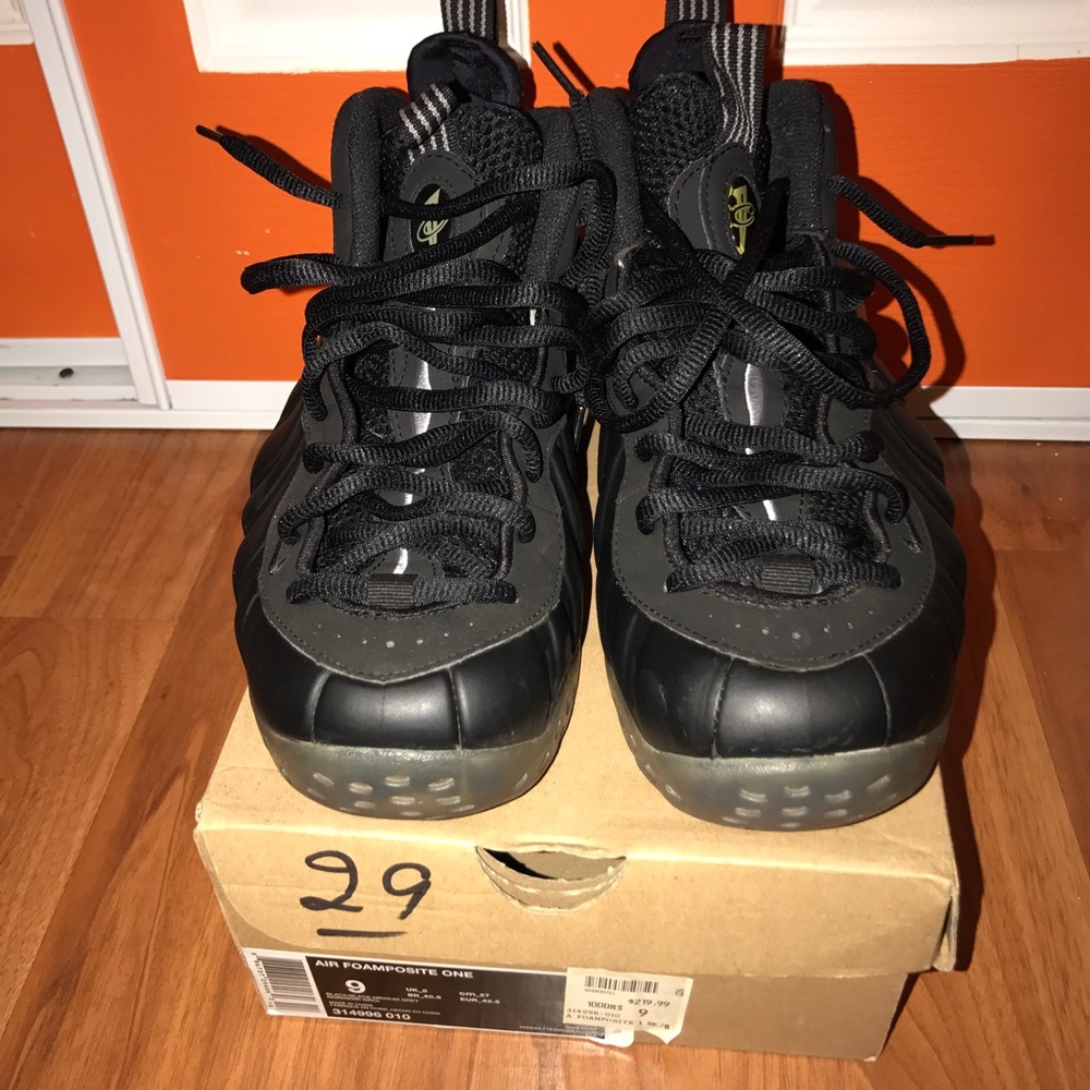 Black stealth foamposites