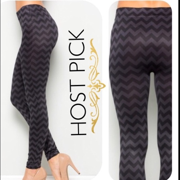 Pants - LAST PAIR 🌺HP🌺  CHEVRON seamless leggings