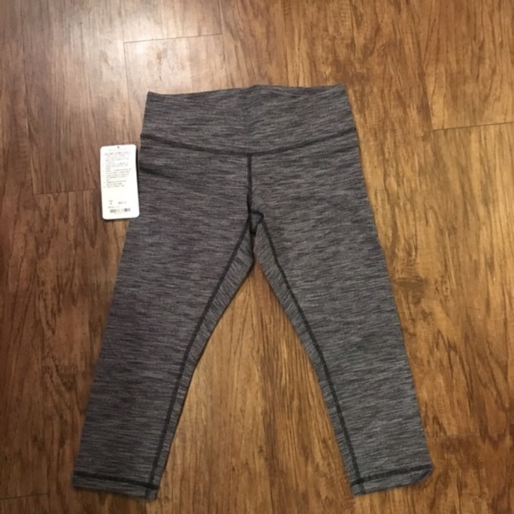** SOLD ** Lululemon Wunder Under Crop II