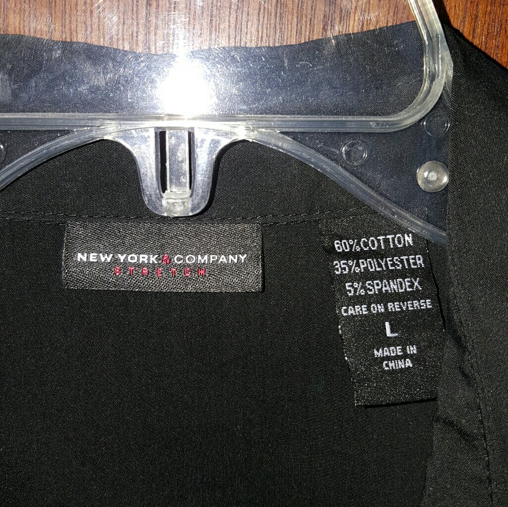 ❤️ Black ruffled placket shirt ❤️ - Picture 3 of 3