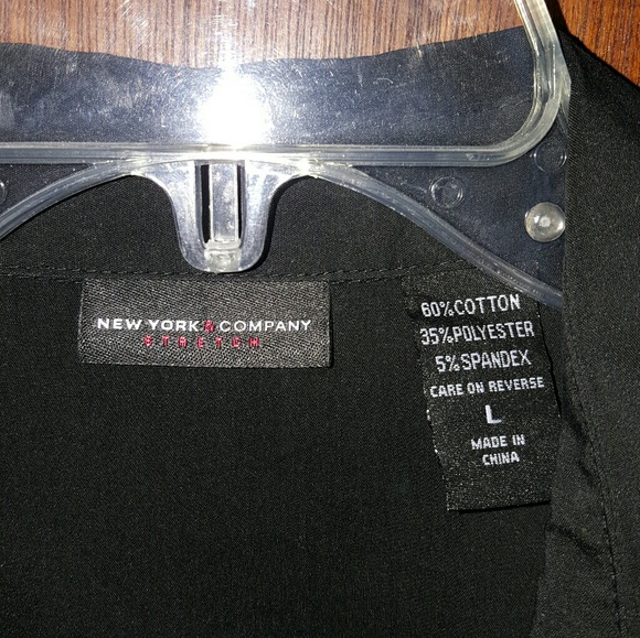 ❤️ Black ruffled placket shirt ❤️ - Picture 3 of 3