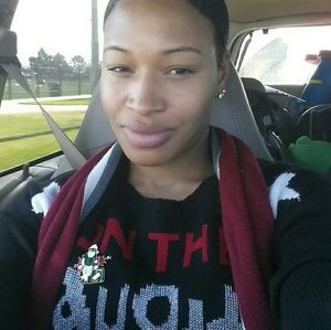 Meet your Posher, Monique