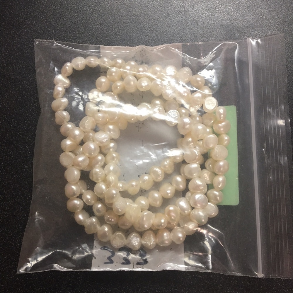 White pearl bracelets (5)