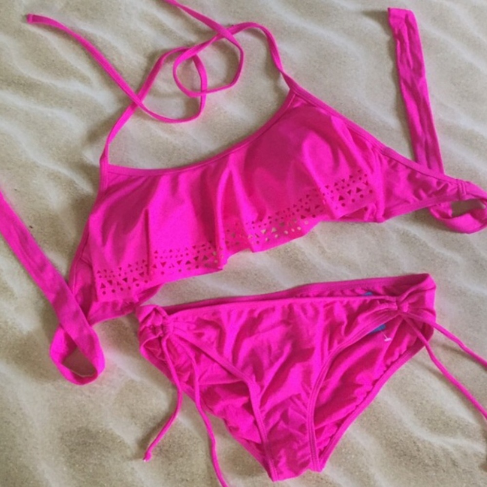 NWT California Waves flounce top bikini