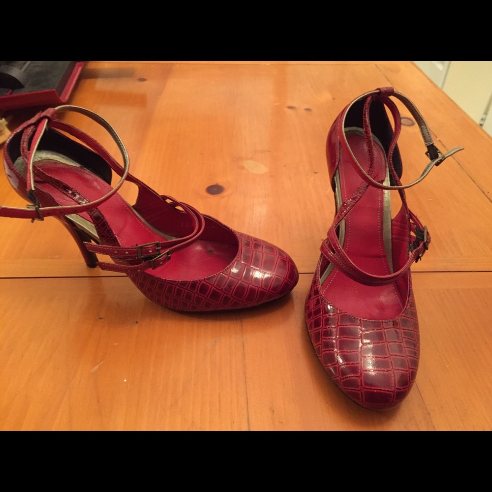 ANDREA red Snakeskin Mary Jane heels 7.5