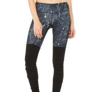 Alo Yoga Goddess Legging in Black Python