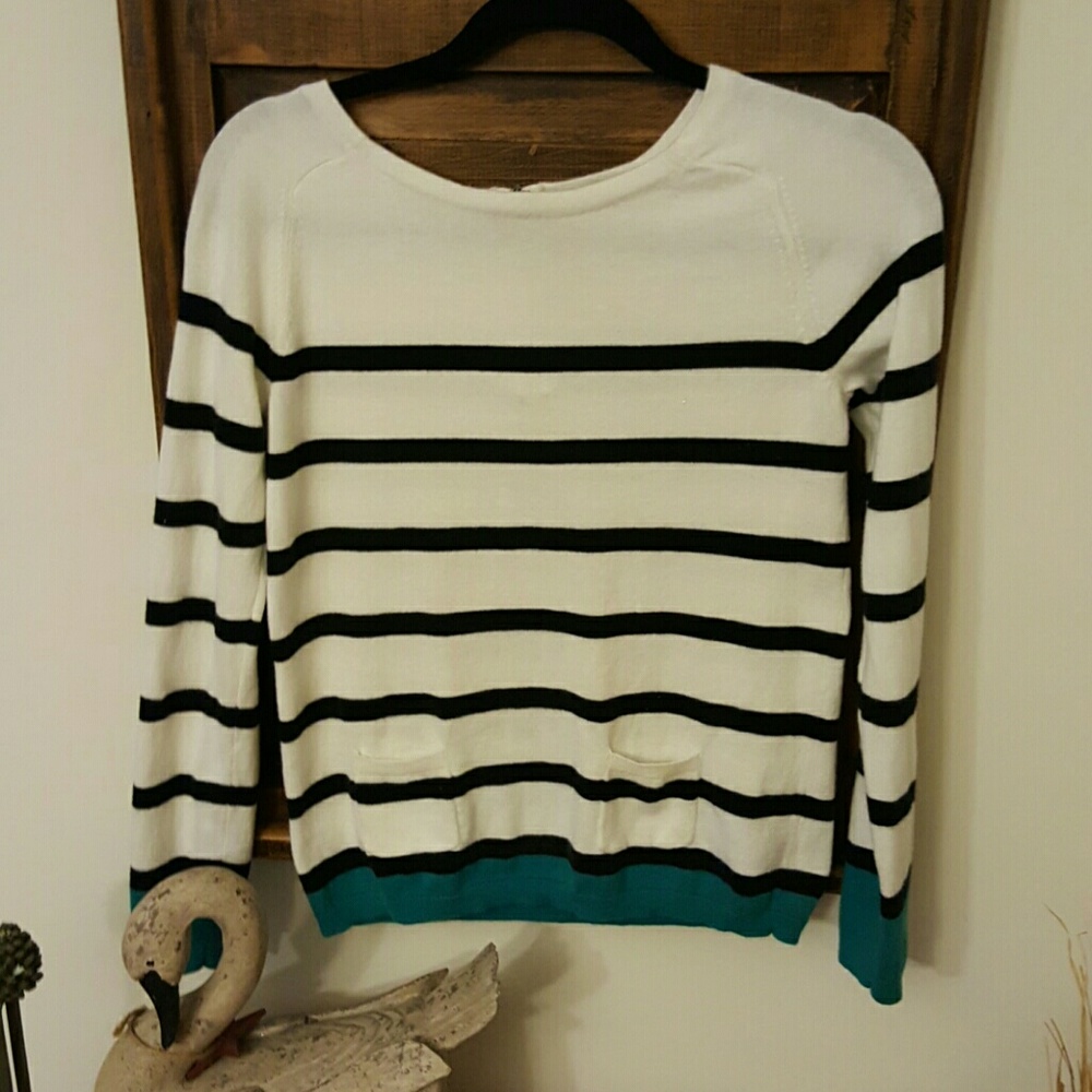 $5 ITEM. Darling little LOFT sweater. MUST BUNDLE WITH TWO OTHER ITEMS - Picture 1 of 7