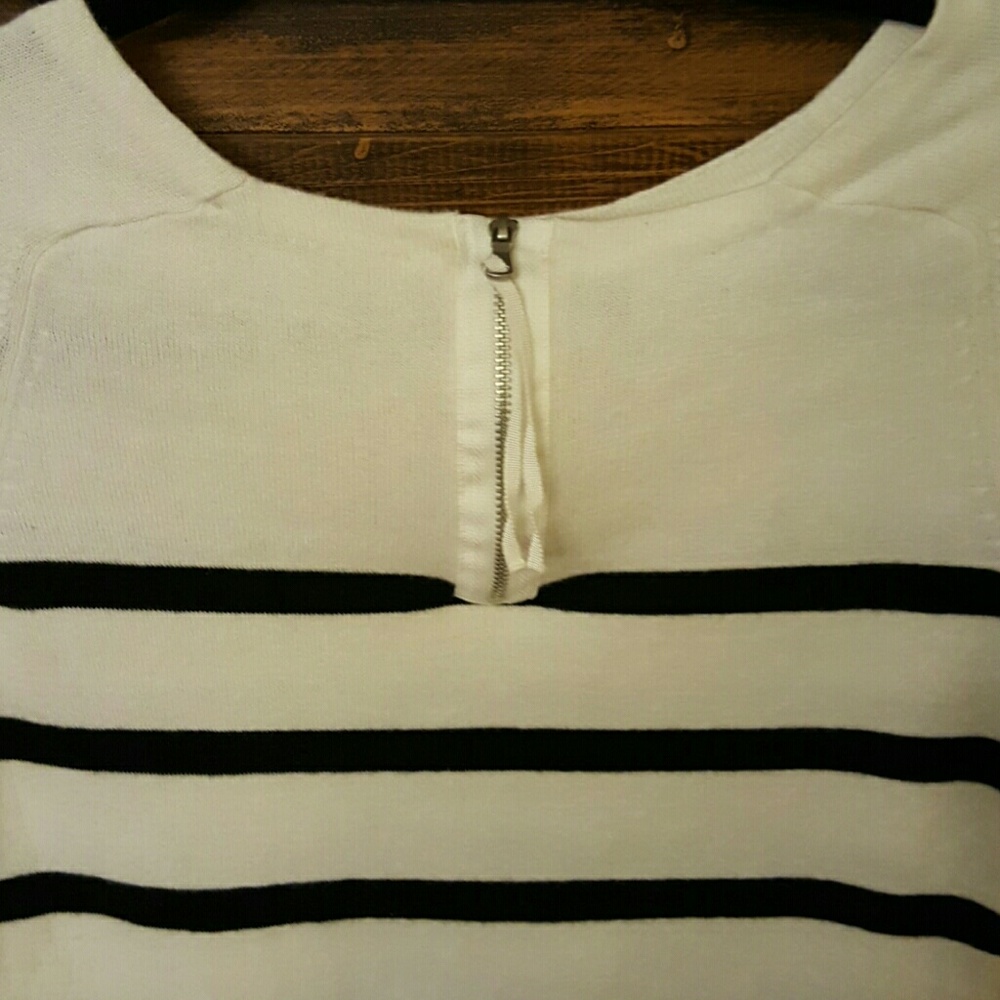 $5 ITEM. Darling little LOFT sweater. MUST BUNDLE WITH TWO OTHER ITEMS - Picture 5 of 7