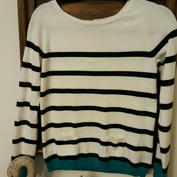 $5 ITEM. Darling little LOFT sweater. MUST BUNDLE WITH TWO OTHER ITEMS - Picture 2 of 7