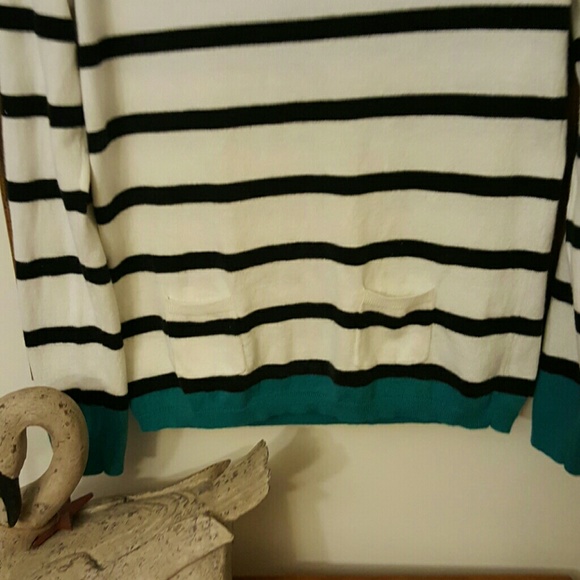 $5 ITEM. Darling little LOFT sweater. MUST BUNDLE WITH TWO OTHER ITEMS - Picture 3 of 7