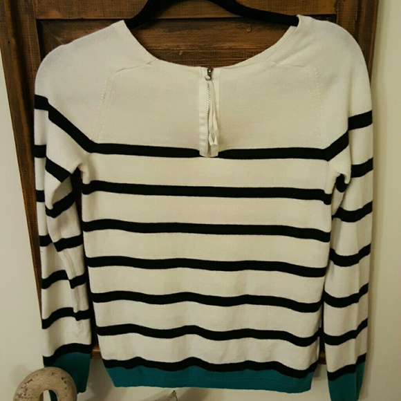 $5 ITEM. Darling little LOFT sweater. MUST BUNDLE WITH TWO OTHER ITEMS - Picture 4 of 7