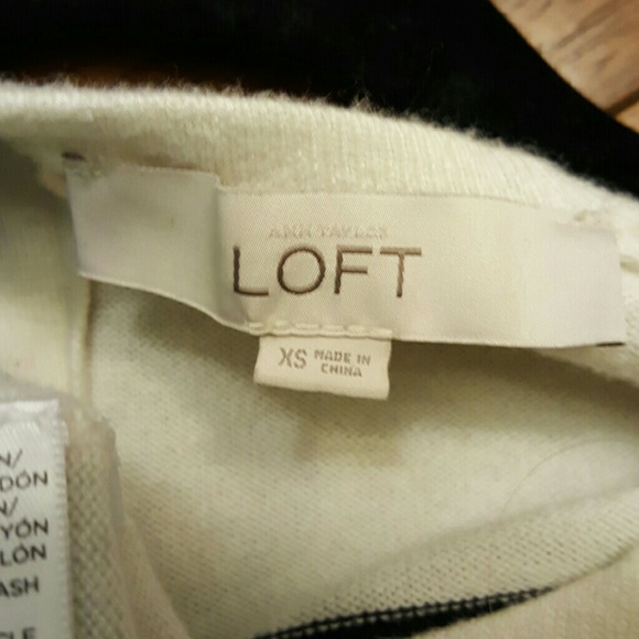 $5 ITEM. Darling little LOFT sweater. MUST BUNDLE WITH TWO OTHER ITEMS - Picture 7 of 7