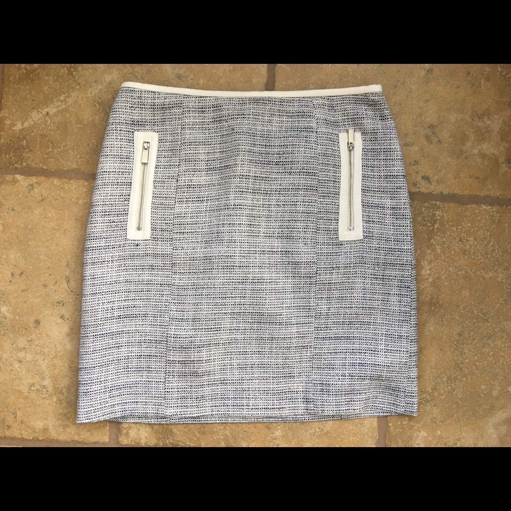 VINCE CAMUTO short tweed skirt w/piping