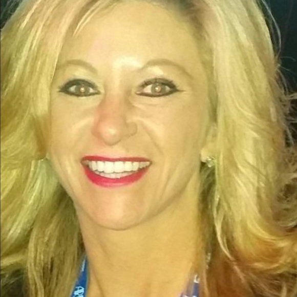 Meet your Posher, Carolyn - Picture 1 of 1
