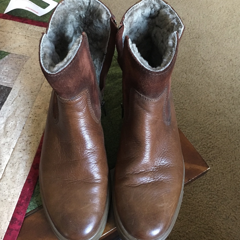 Frye Shearling lined Gemma short boot. NWOT