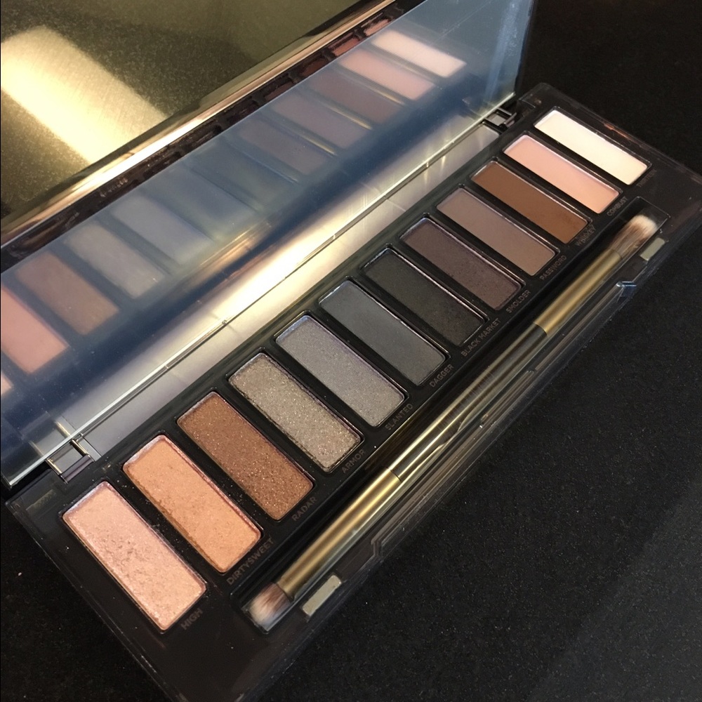 ❌SOLD❌Urban Decay Smoky Eyeshadow Pallet