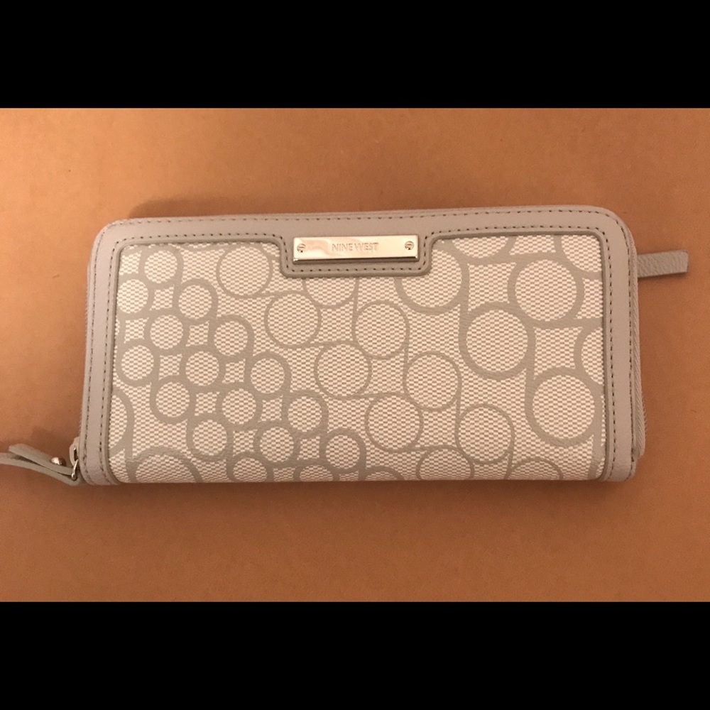 NWT Nine West Table Treasure zip around wallet