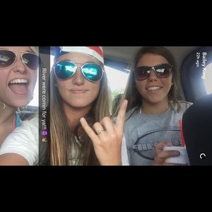 Meet your Posher, Bailey