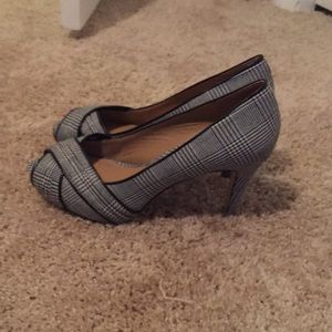 Size 8 plaid heels