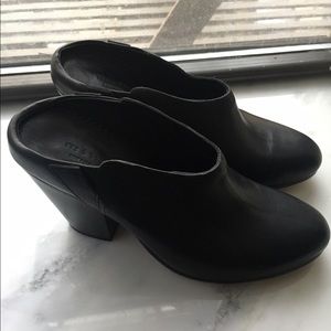 Black Rag and Bone Leather Slip on Mules