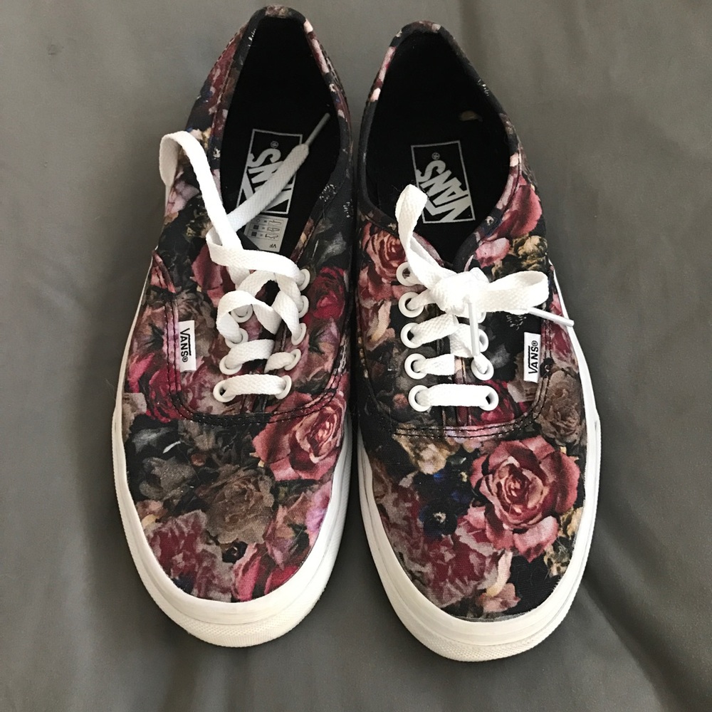 Vans tennis shoes