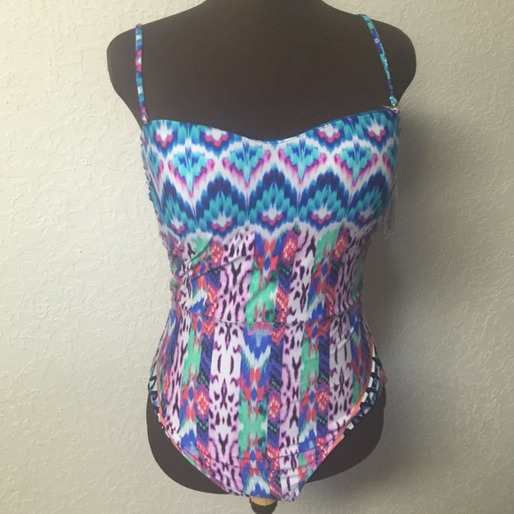 Kenneth Cole Reaction swimsuit - Picture 1 of 4