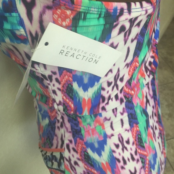 Kenneth Cole Reaction swimsuit - Picture 3 of 4