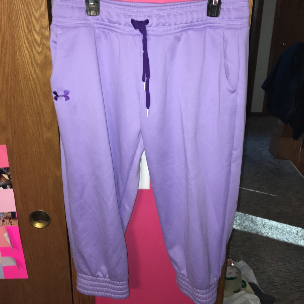 Light purple under armour capri sweatpants