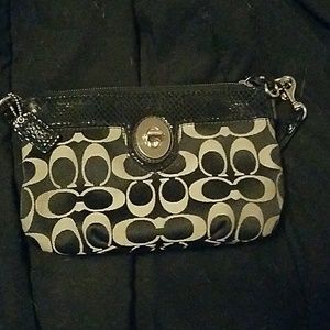 Small purse/wristlet