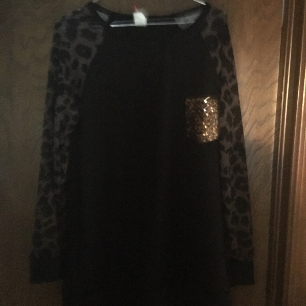 T/shirt leopard print sleeves sequined pocket