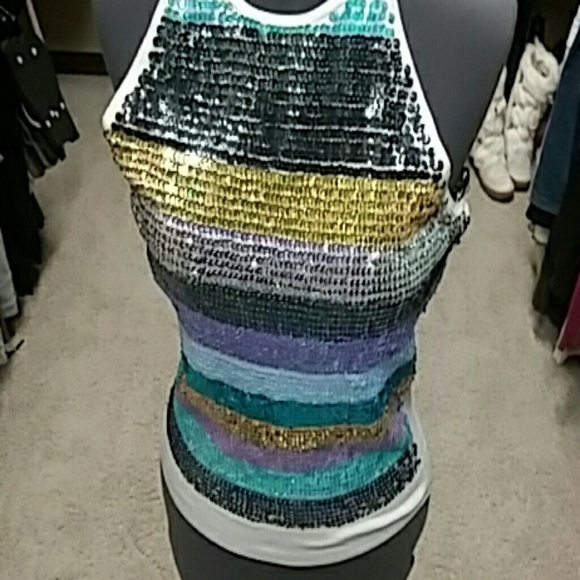 Top - Picture 2 of 4