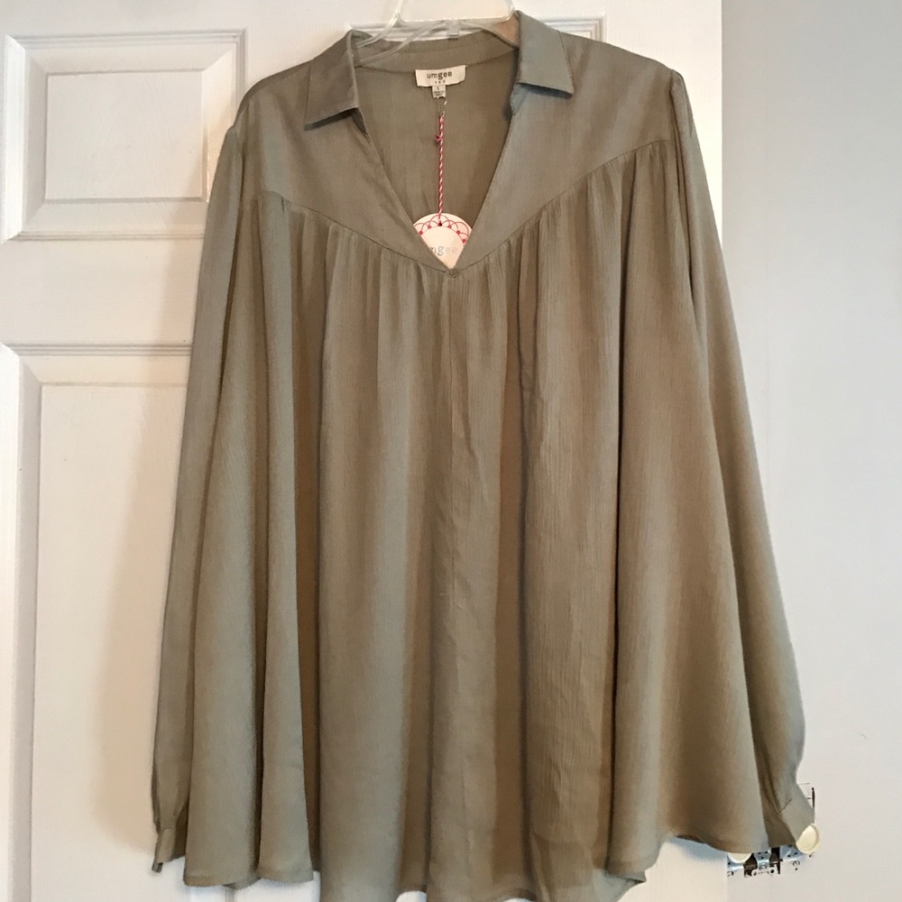 Umgee sage green flowy lightweight blouse/tunic