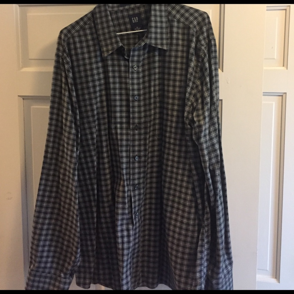 Men's fitted GAP shirt