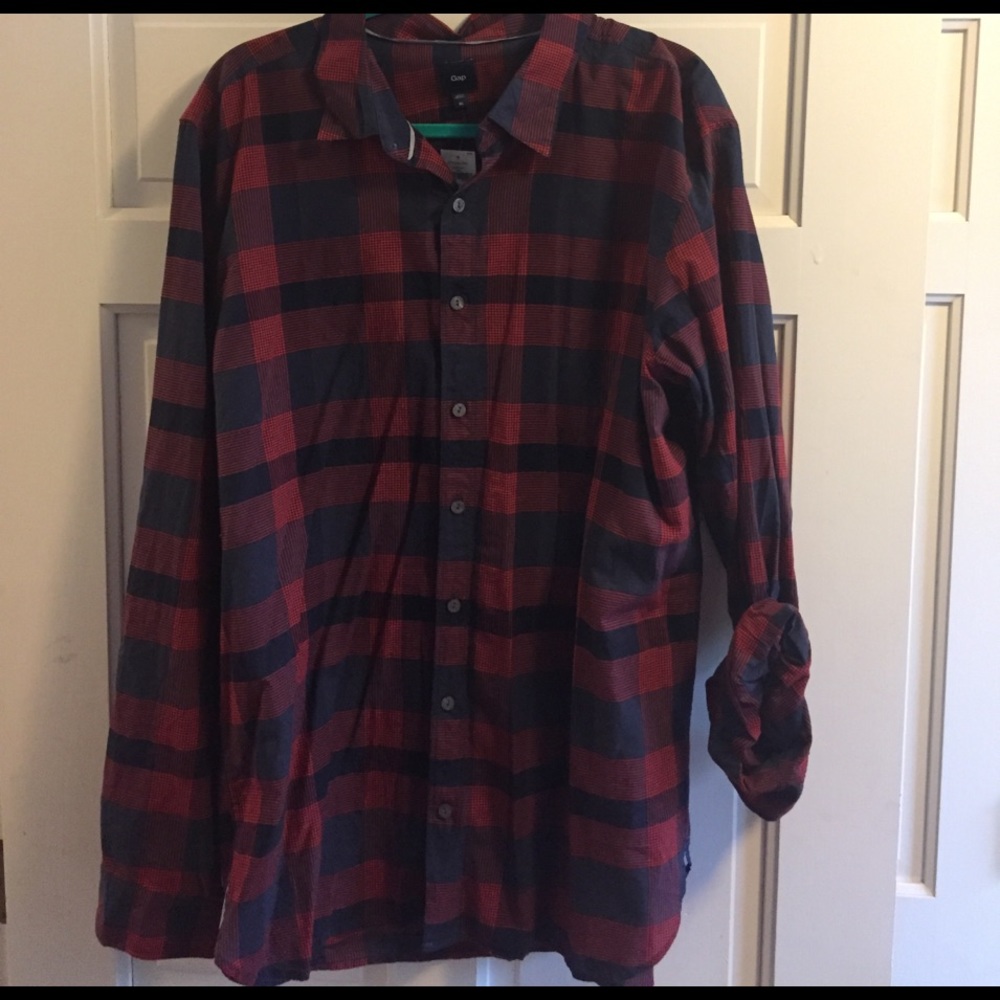 Men's GAP shirt