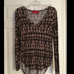 AKIRA Patterned Long Sleeve Top / Tunic