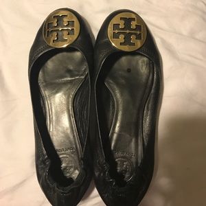 Black leather Tory Butch flats