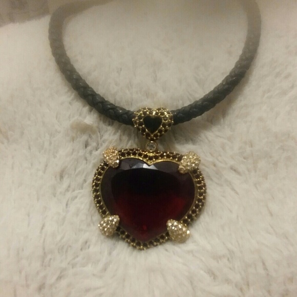 Necklace - Picture 1 of 2
