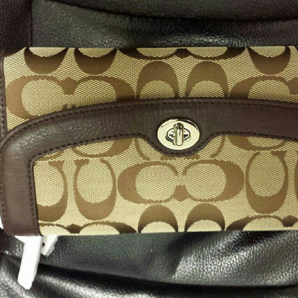 NWT Coach park signature checkbook wallet