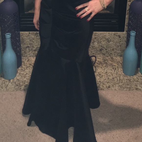 Formal dress - Picture 4 of 4