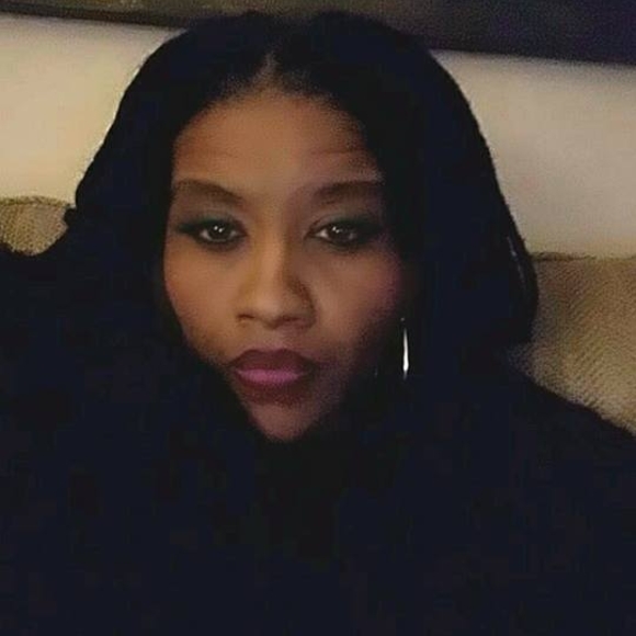 Meet your Posher, Lucretia - Picture 1 of 1