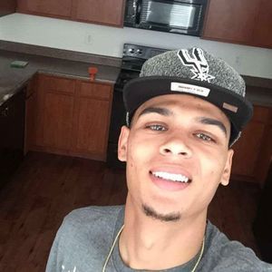 Meet your Posher, Devin