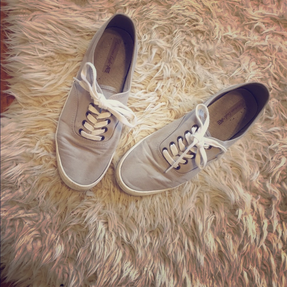 American Eagle Beige Sneakers