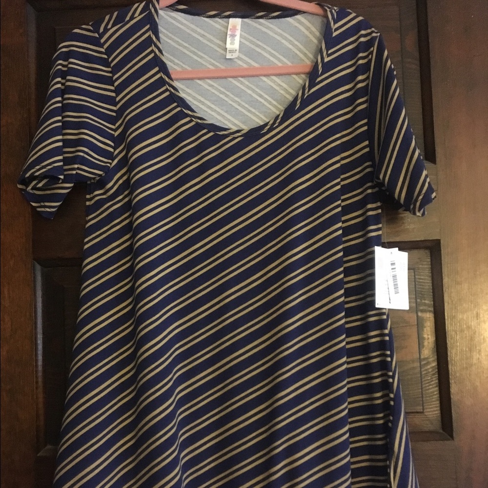 NWT Lularoe Perfect Tee Small
