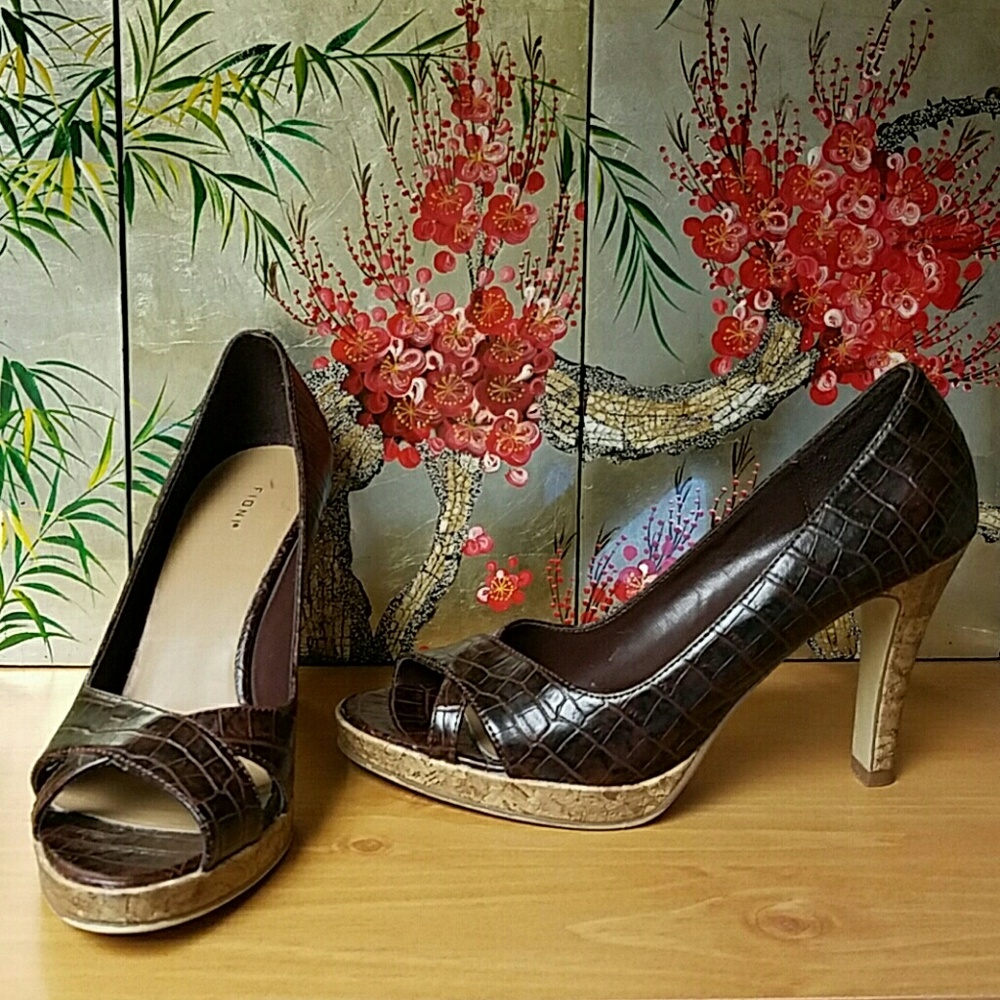 Fioni Croc Print Peep-toe Cork Heel Pumps
