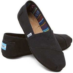 Black on black Toms