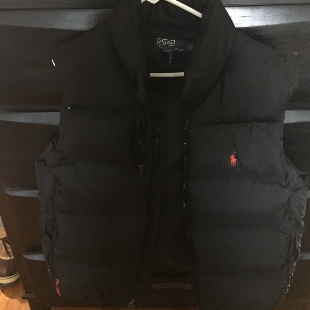 Men's vest. Hardly worn and in great shape!