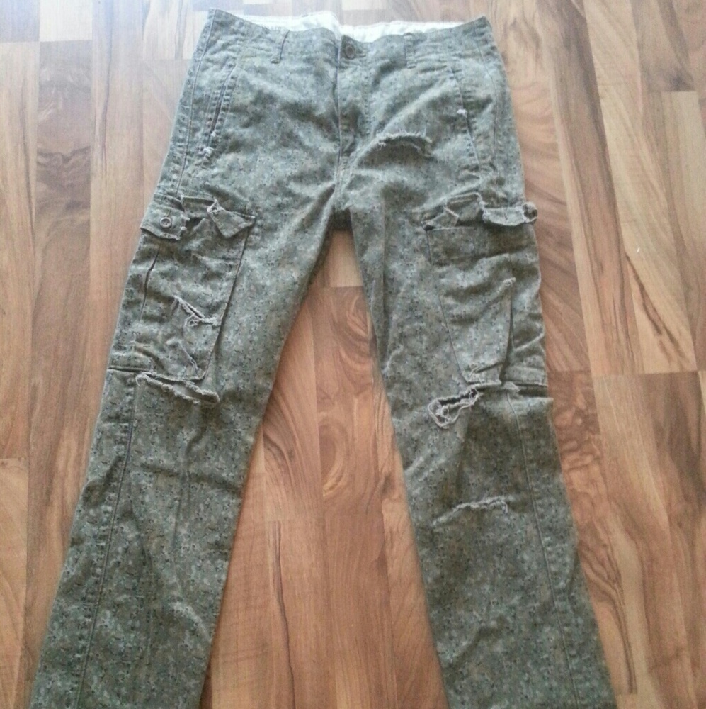 Levi's camo cargo pants