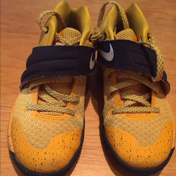 kyrie irving school bus shoes