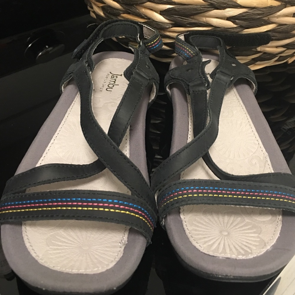 Brand new Jambu shoes